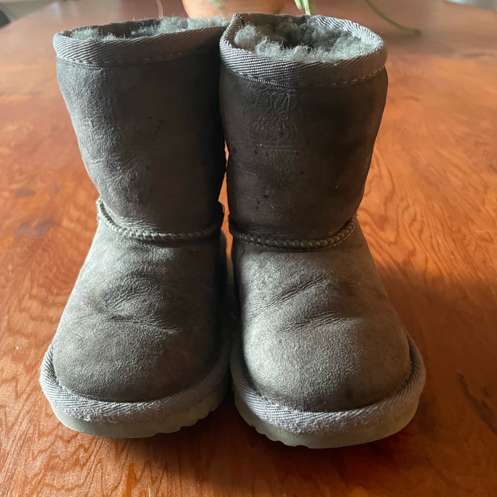 Gray Ugg Walker 7
